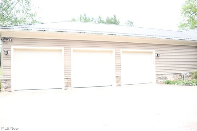 7509 Girdle Road, West Farmington, OH 44491