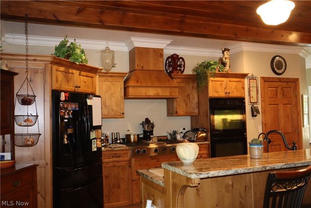 7509 Girdle Road, West Farmington, OH 44491