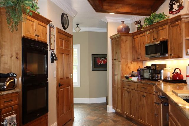 7509 Girdle Road, West Farmington, OH 44491
