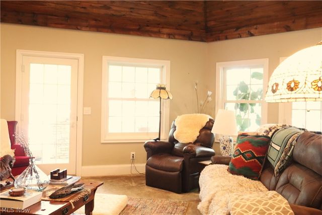 7509 Girdle Road, West Farmington, OH 44491