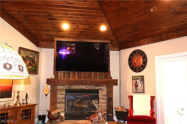 7509 Girdle Road, West Farmington, OH 44491
