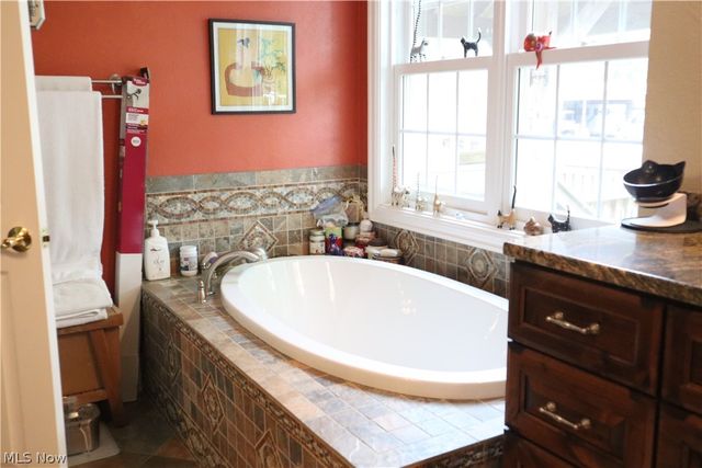 7509 Girdle Road, West Farmington, OH 44491