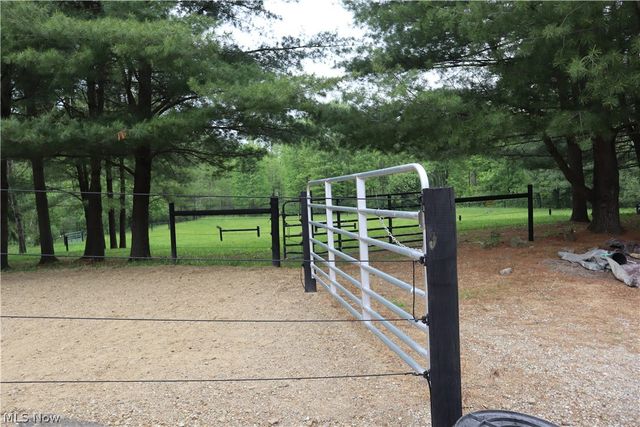 7509 Girdle Road, West Farmington, OH 44491
