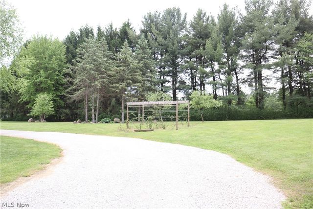 7509 Girdle Road, West Farmington, OH 44491