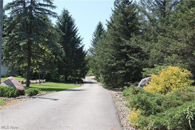 7509 Girdle Road, West Farmington, OH 44491