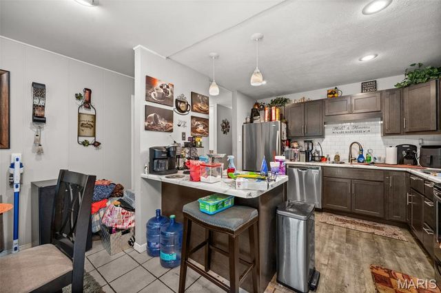 573 Coach Light Lane, Hazelwood, MO 63042
