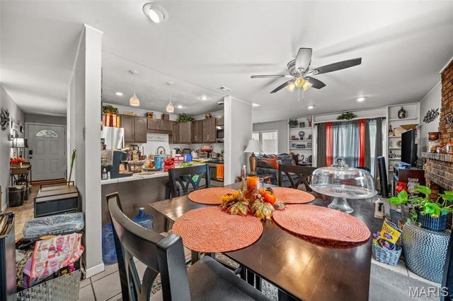 573 Coach Light Lane, Hazelwood, MO 63042