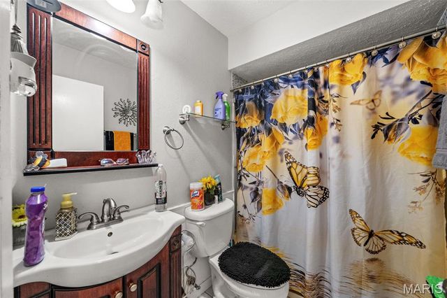 573 Coach Light Lane, Hazelwood, MO 63042