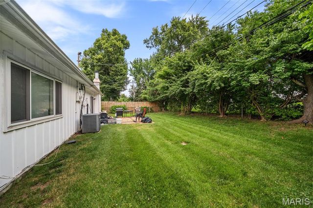 573 Coach Light Lane, Hazelwood, MO 63042