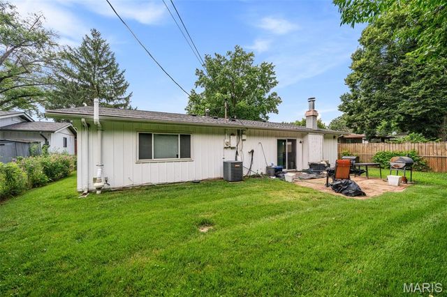 573 Coach Light Lane, Hazelwood, MO 63042