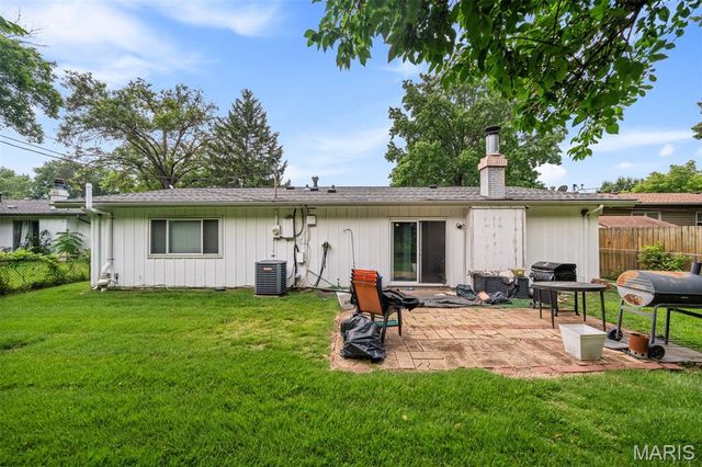 573 Coach Light Lane, Hazelwood, MO 63042