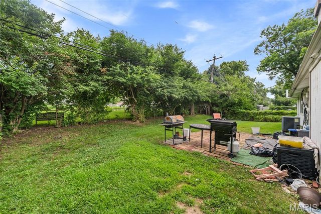 573 Coach Light Lane, Hazelwood, MO 63042