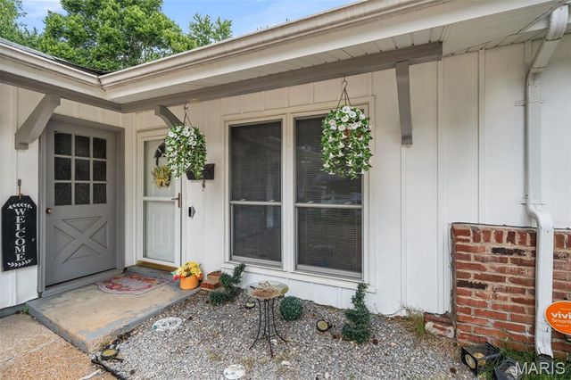 573 Coach Light Lane, Hazelwood, MO 63042