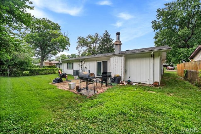 573 Coach Light Lane, Hazelwood, MO 63042