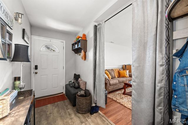 573 Coach Light Lane, Hazelwood, MO 63042