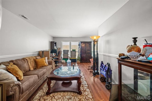 573 Coach Light Lane, Hazelwood, MO 63042