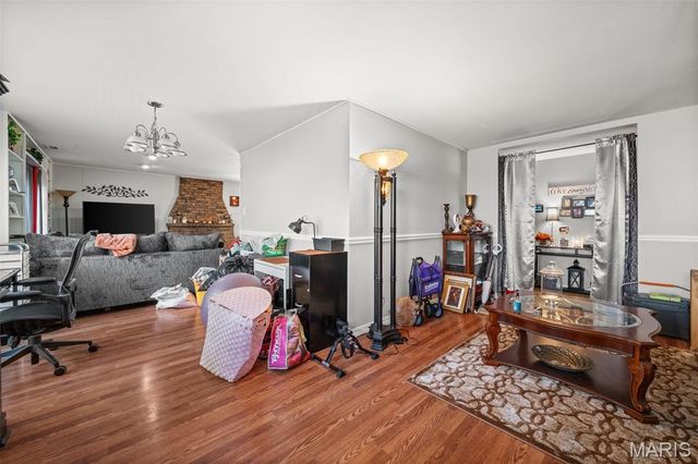 573 Coach Light Lane, Hazelwood, MO 63042