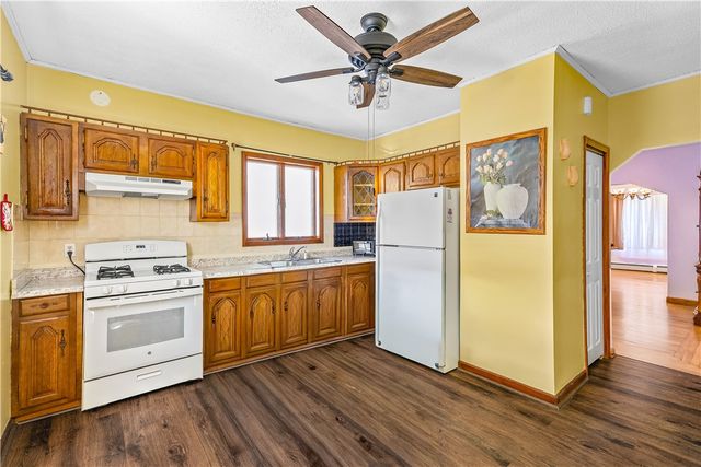 220 Bay View Avenue, Cranston, RI 02905