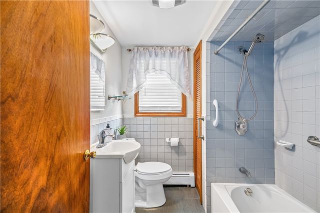 220 Bay View Avenue, Cranston, RI 02905