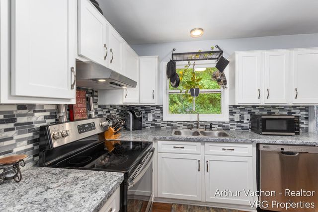 9089 Fulton Street, Ada, MI 49301