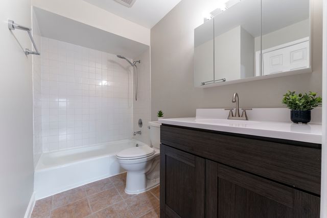 810 E Old Willow Road 209, Prospect Heights, IL 60070