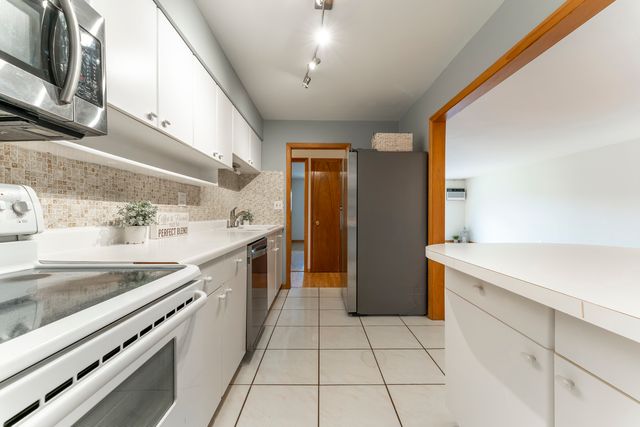 810 E Old Willow Road 209, Prospect Heights, IL 60070