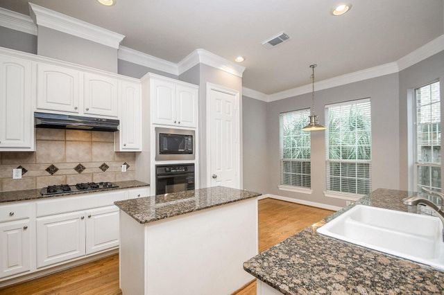 2806 Bering Drive, Houston, TX 77057