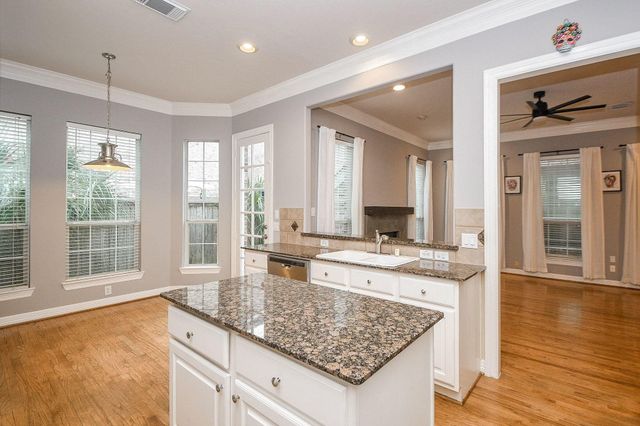 2806 Bering Drive, Houston, TX 77057