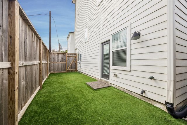 4919 Avenue J, Houston, TX 77011