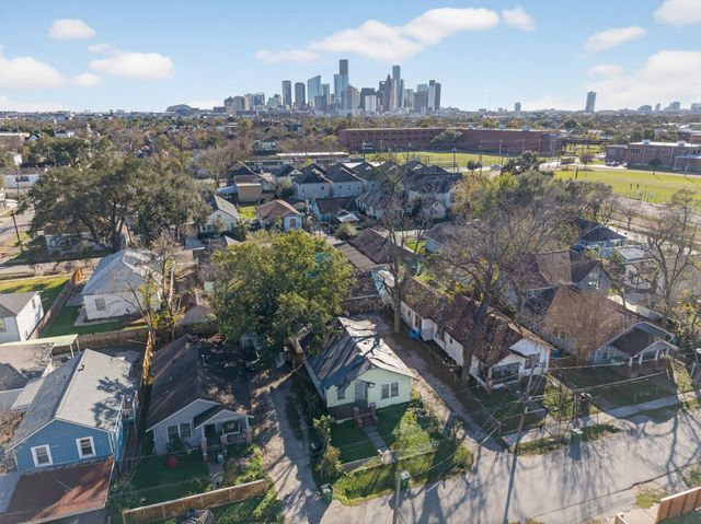 1218 Genova Street, Houston, TX 77009