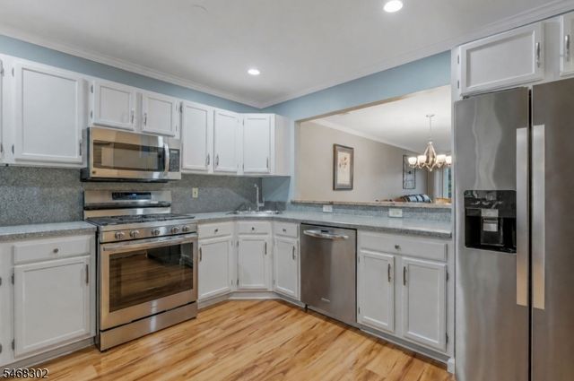 84 Hagerman Ct, Bridgewater Twp., NJ 08807