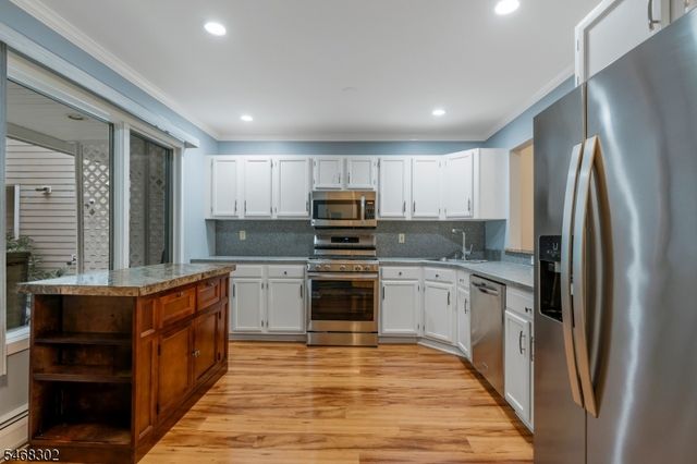 84 Hagerman Ct, Bridgewater Twp., NJ 08807