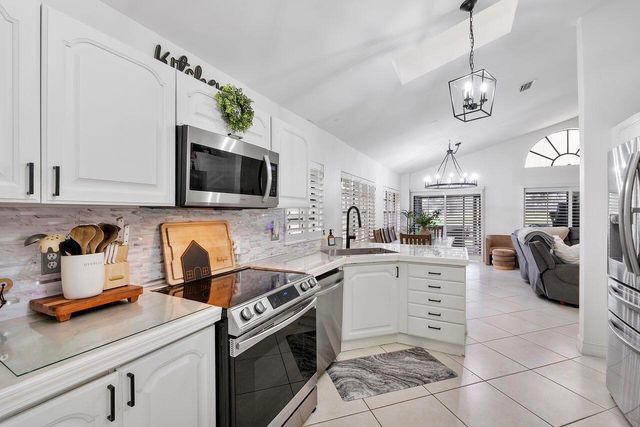 6852 Bitterbush Place, Boynton Beach, FL 33472