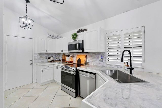6852 Bitterbush Place, Boynton Beach, FL 33472