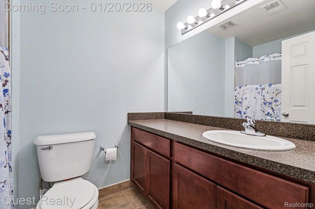 25998 Maritime Circle S, Harrison Charter Township, MI 48045