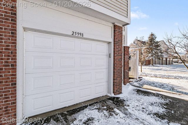 25998 Maritime Circle S, Harrison Charter Township, MI 48045