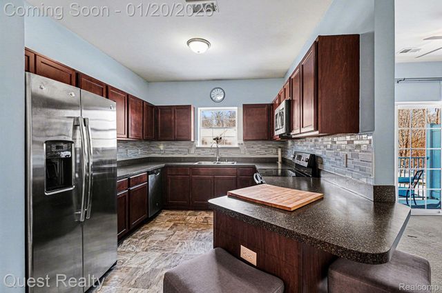 25998 Maritime Circle S, Harrison Charter Township, MI 48045