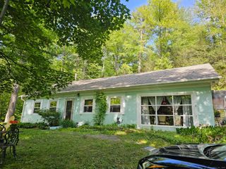28 Oak Drive, Woodstock, CT 06282