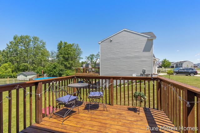 301 Wagonwheel Court, Cedar Springs, MI 49319