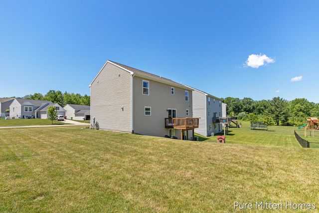 301 Wagonwheel Court, Cedar Springs, MI 49319