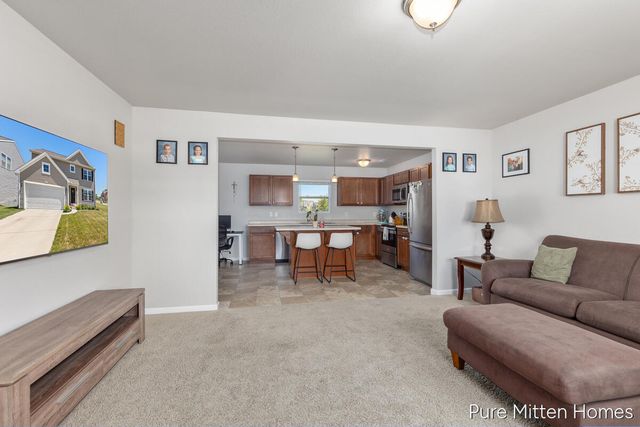 301 Wagonwheel Court, Cedar Springs, MI 49319