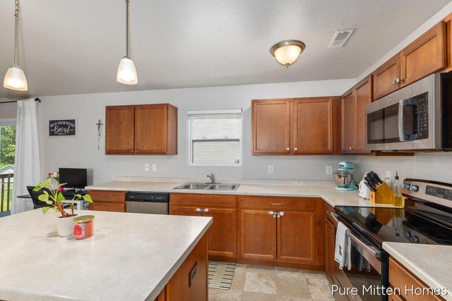 301 Wagonwheel Court, Cedar Springs, MI 49319