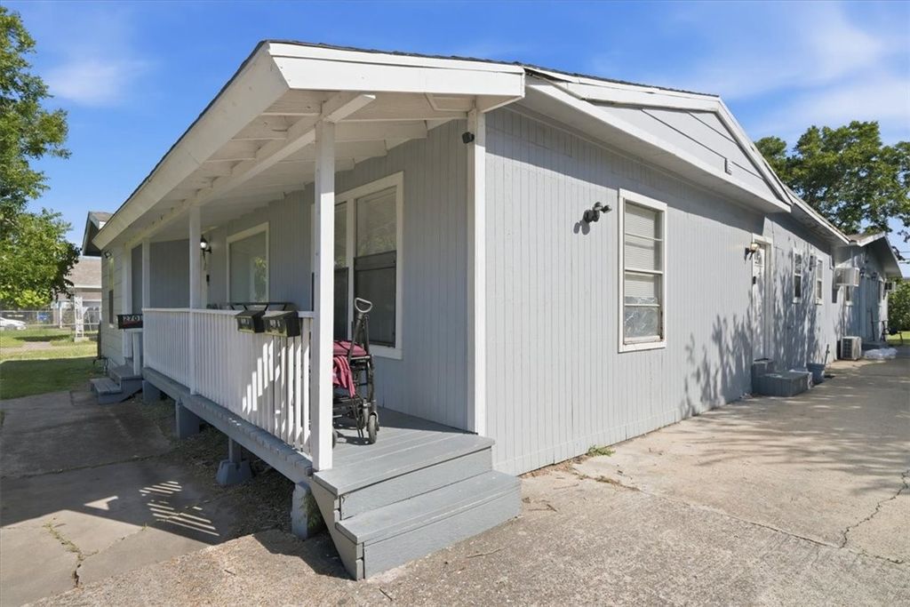 2701 Nemec St, Corpus Christi, TX 78415 — photo 2