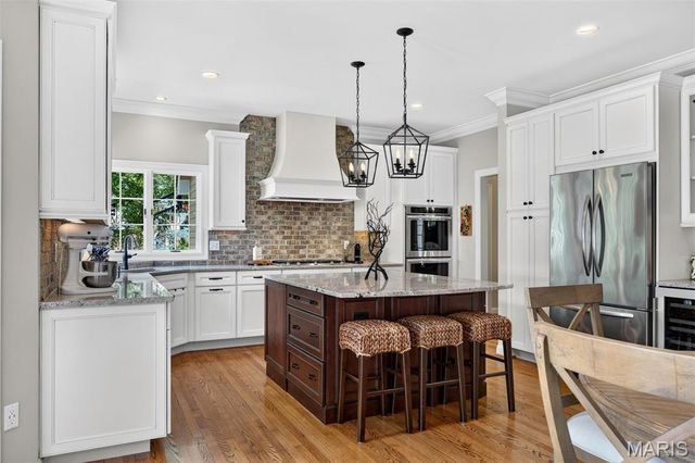 12825 Brighton Woods Drive, Town And Country, MO 63131