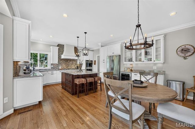 12825 Brighton Woods Drive, Town And Country, MO 63131