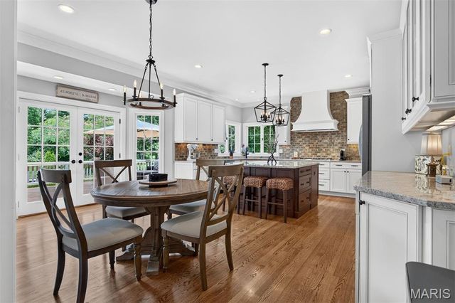12825 Brighton Woods Drive, Town And Country, MO 63131
