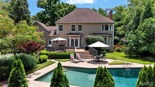12825 Brighton Woods Drive, Town And Country, MO 63131