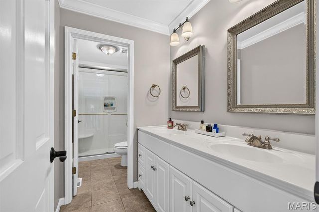 12825 Brighton Woods Drive, Town And Country, MO 63131