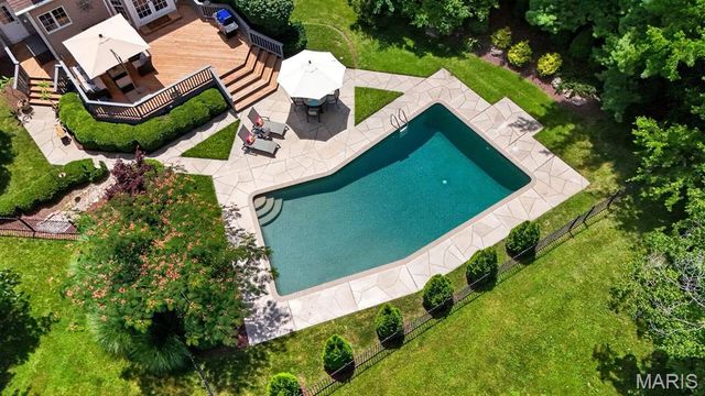 12825 Brighton Woods Drive, Town And Country, MO 63131