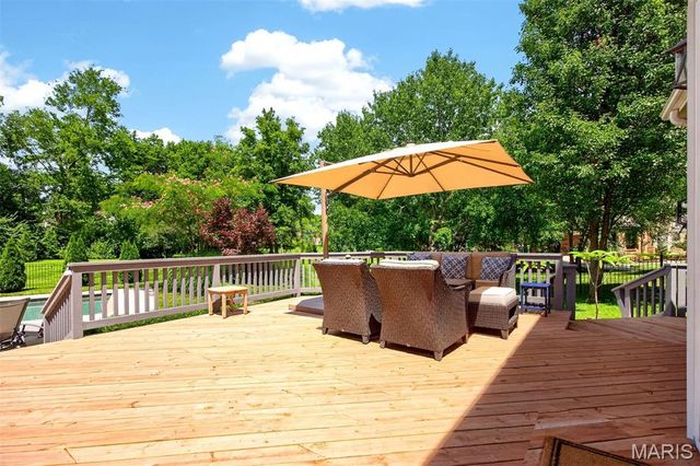 12825 Brighton Woods Drive, Town And Country, MO 63131